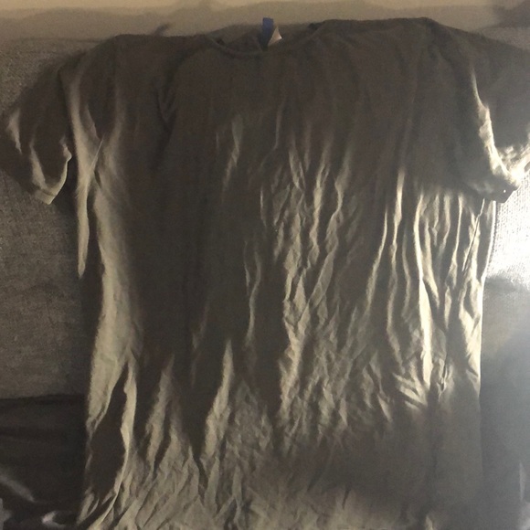 H & M olive green crew neck T - Shirt - Picture 2 of 2